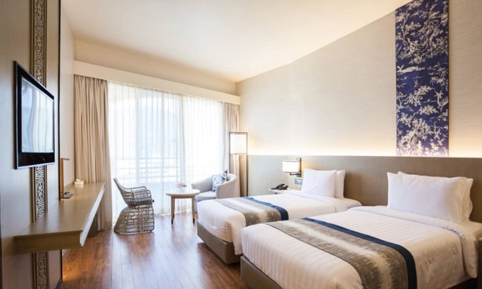 Patong Hotel | Deluxe Partial Sea-view Room , #01