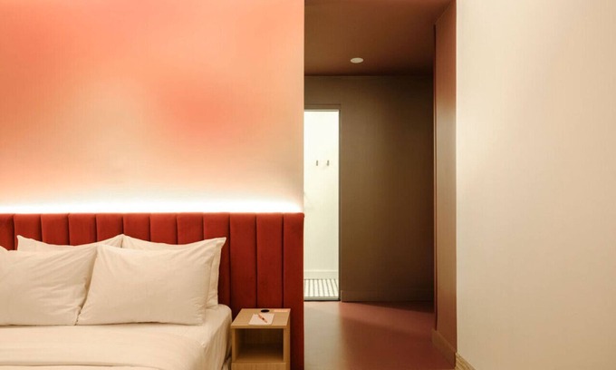 Saint-Roch Hotel | Deluxe Room 4 - Rose Hôtel Invisible