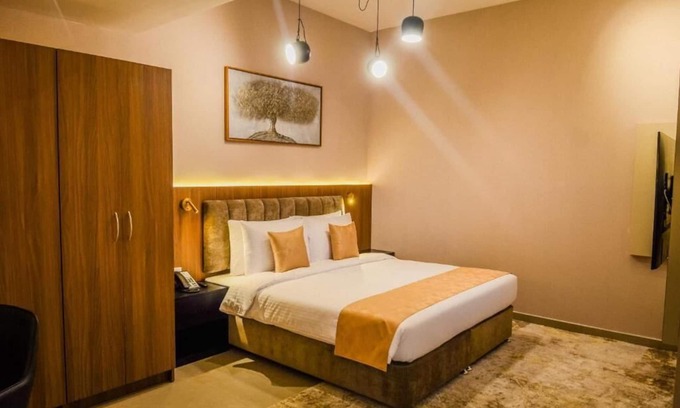 Academic City Apartment | Deluxe Room Near University of Birmingham Dubai