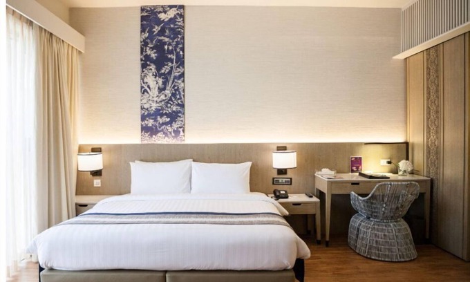 Patong Hotel | Deluxe Room, Partial SEA-VIEW @ Patong #09
