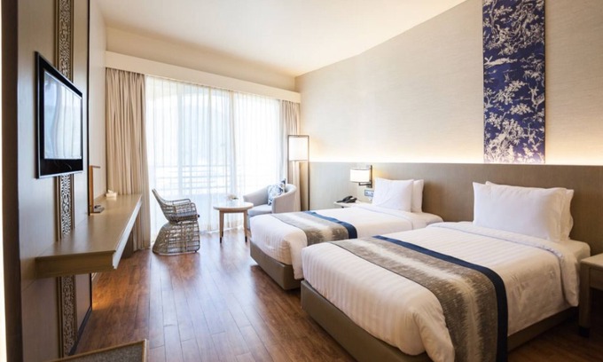 Patong Hotel | Deluxe Room, Partial seaview @ Patong #14