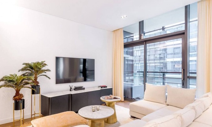 Al Wasl Condo | Deluxe & roomy 2 + 1 BR apt in City Walk, Dubai