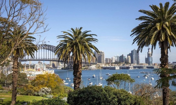 North Sydney Apartment | Deluxe Studio at Miller Street, North Sydney