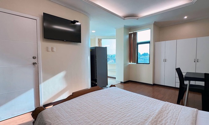 Garzota Apartment | Deluxe Suite - Airport GYE