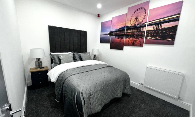 South Shore Apartment | Deluxe suite with hot tub and spa bath