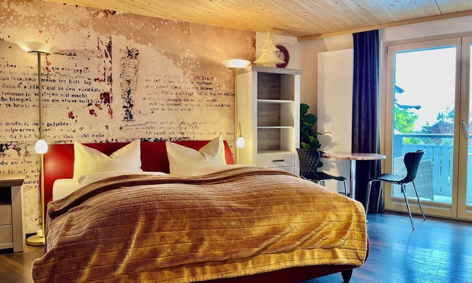 Bolsterlang Apartment | Deluxe triple room with balcony