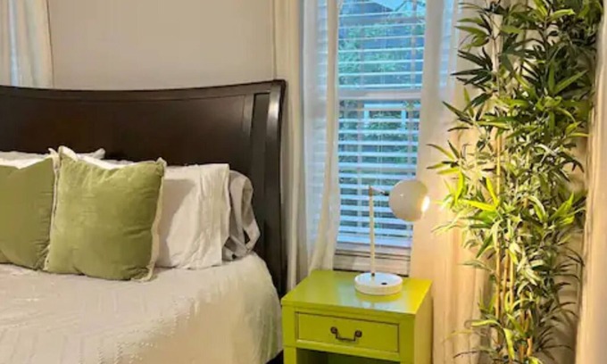 Atlanta House | Demure 3-bedroom bungalow in Atlanta. 7 minutes from Mercedes-Benz Stadium