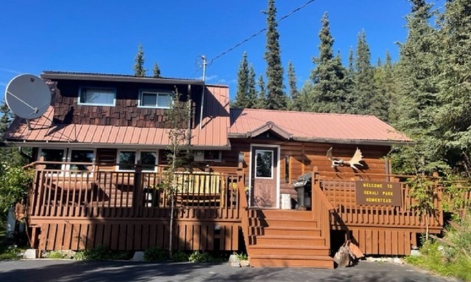 Denali National Park House | Denali Park Homestead house, Just one mile North from the Park Entrance