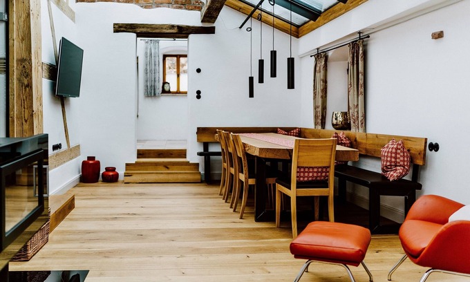 Riedenburg Apartment | Denkmalgeschütztes Chalet mit Drei Schlafzimmern