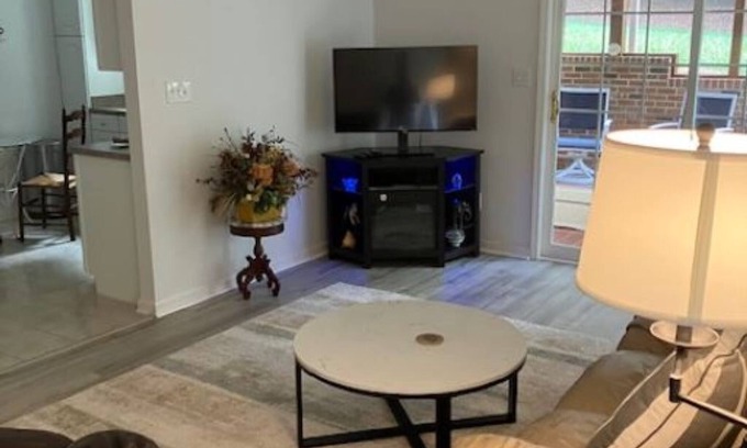 Hickory Apartment | Dennis & Catherine's Private, Quiet, Cozy, Clean, Retreat