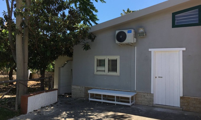 Gallina Apartment | Depandance in villa 700 meters from the sea