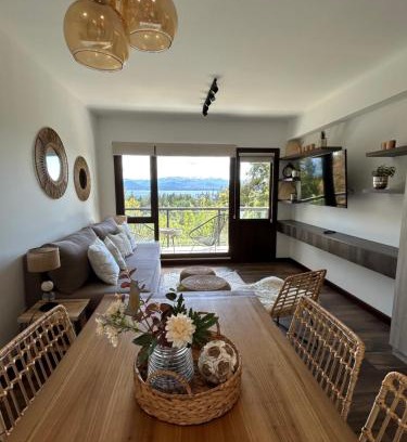 San Carlos de Bariloche Apartment | Departamento HOME - Vista Lago y Bosque -