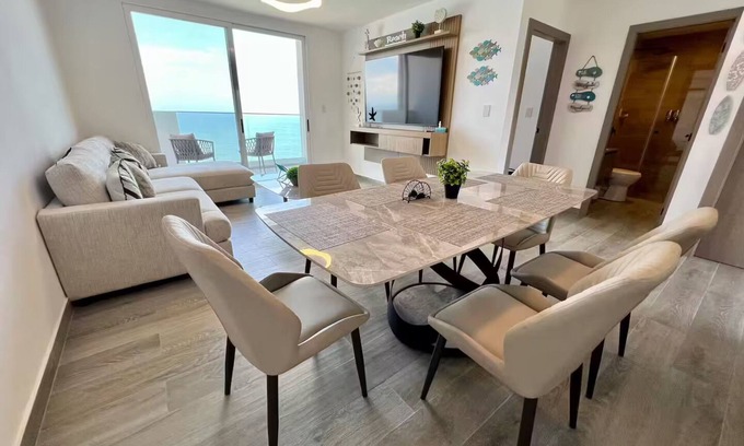 Playas Condo | Departamento de lujo con vista infinita al mar.