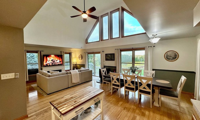 Newfield House | Der Bauernhof: Spacious & Charming Home on Historic Farm in Nature Setting