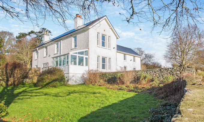 Rhyd-y-foel Cottage | Derwas is a beautiful space for up to eleven guests to call home.