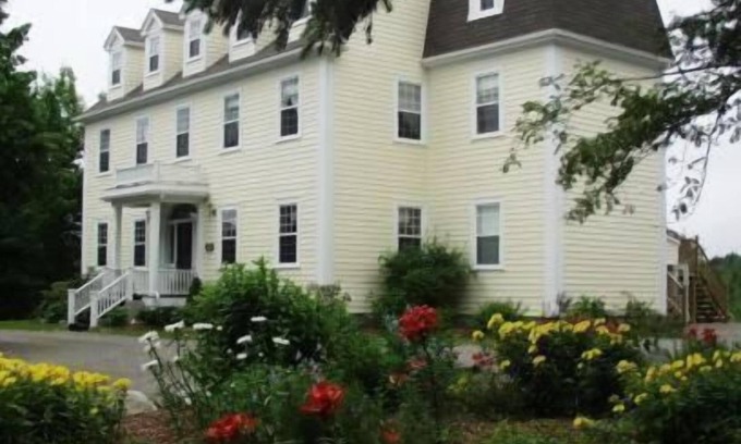 Guysborough Hotel | DesBarres Manor Inn