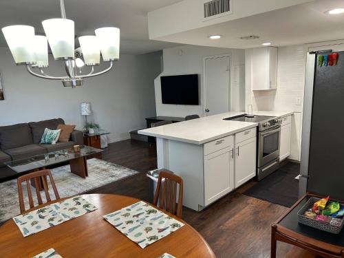 Camelback East House | Desert Dwelling Resort Near Papago Park