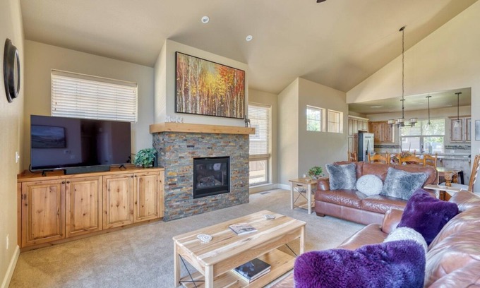 Redmond House | Desert Sky Daydream: Eagle Crest Golf Resort + EV