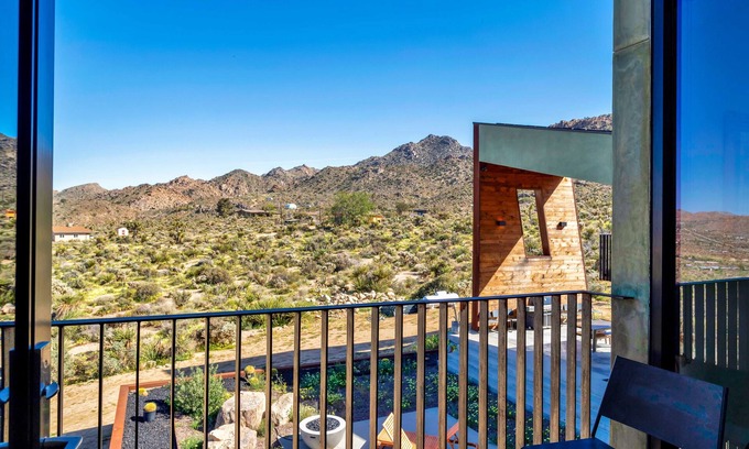 Joshua Tree Highlands House | Desert stunner in Joshua Tree with mountain view - near town & park entrance