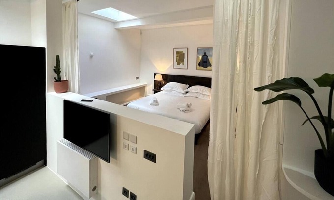 Harrow Road Apartment | Design led 1 bedroom flat in buzzing Queens Park