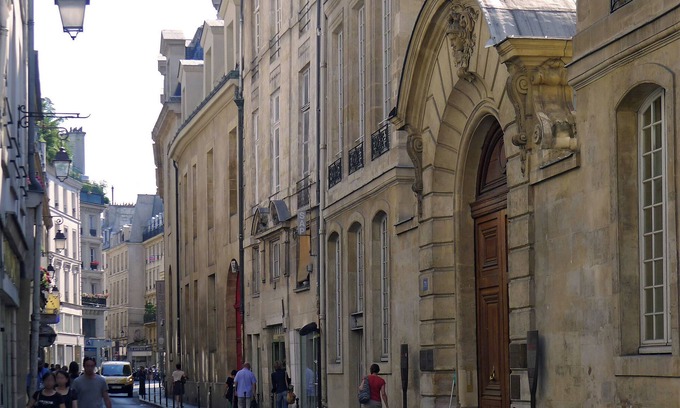 3rd Arrondissement Apartment | Designed with an eye for elegance, Offering Modern Spaces with Luxury-Le Marais