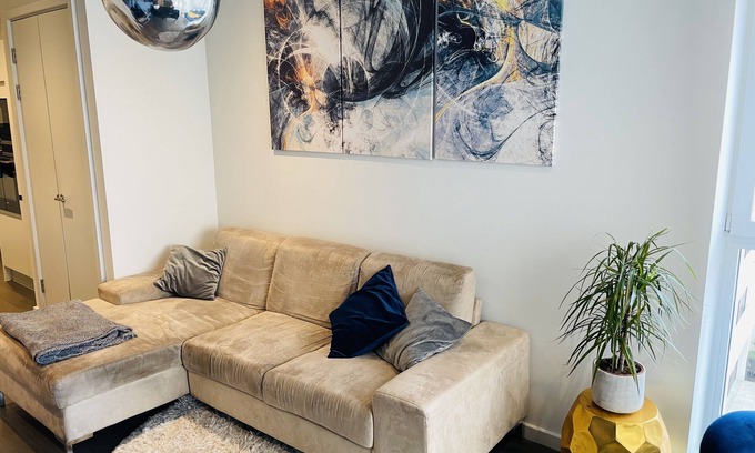 St. Pancras and Somers Town Apartment | Designer apartment ideal for remote working in Central London