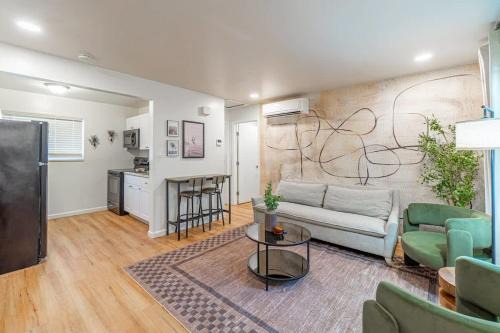 West University House | Designer Living Pet-Friendly UNR 2BR 1BA