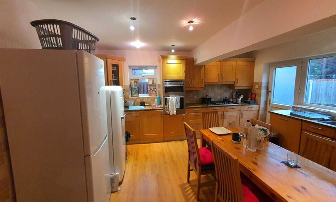 Chapeltown House | Detached 4-Bed House in Leeds
