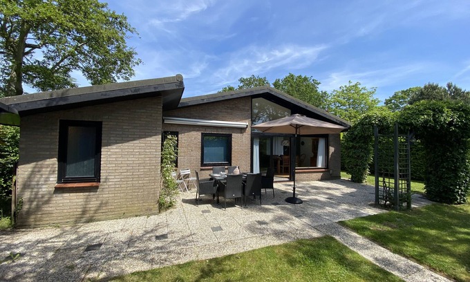 Scharendijke House | Detached bungalow(max 4 adults with 4 children)quiet location.