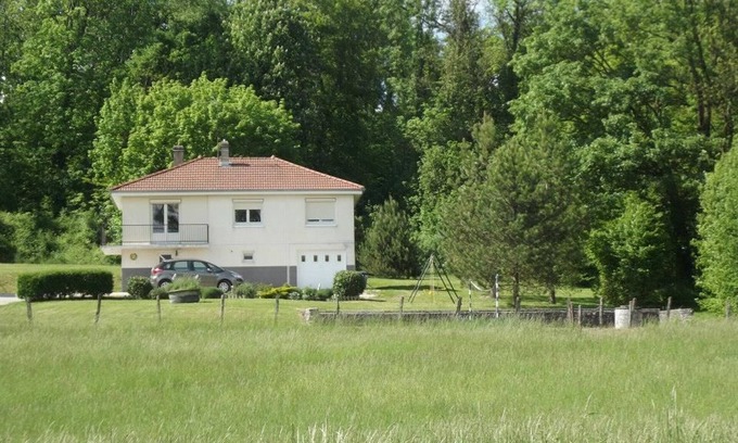 Gy Cottage | Detached house by pond - 3 bedrooms, pets allowed