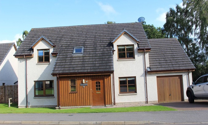 Aviemore House | Detached House With Hot Tub, Pool Table And Free Golf