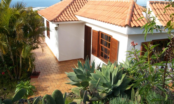 El Paso House | Detached house with large garden and sea views Los LIanos within walking distance