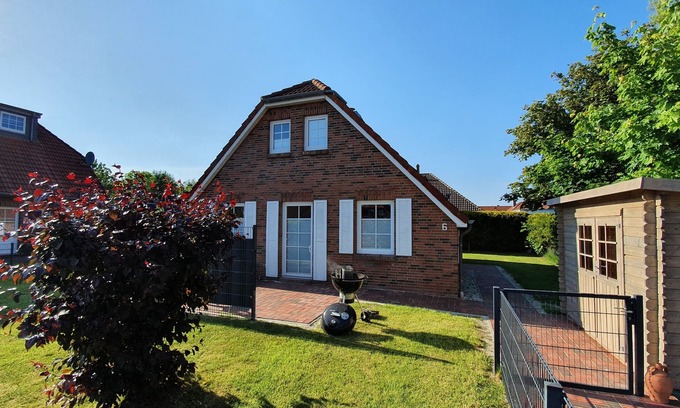 Neßmersiel House | Detached thatched house on the North Sea - pure relaxation!