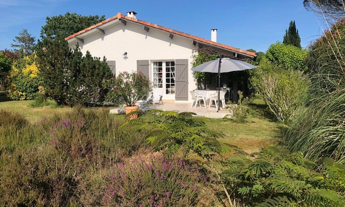 Saint-Julien-en-Born House | Detached vacation home " Landaise " with large garden 4 km from Contis