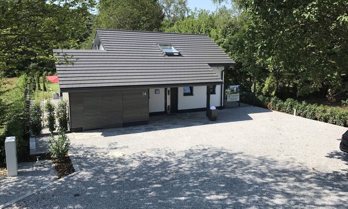 Edertal House | Detached vacation home on Lake Edersee Rehbach " Das Haus am See "