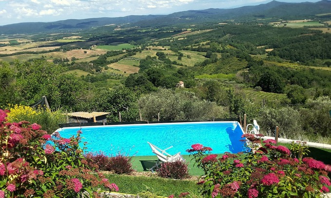 Chiusdino House | Detached villa with panoramic garden
