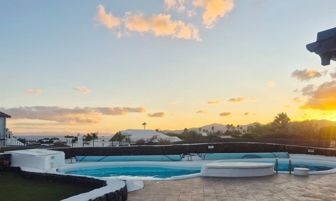 Los Mojones Villa | Detached Villa with Stunning Mountain and Sea Views, 14m Pool & sunken Hot Tub