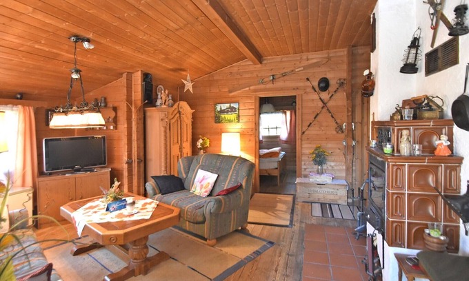 Battenhausen House | Detached wooden house with fireplace