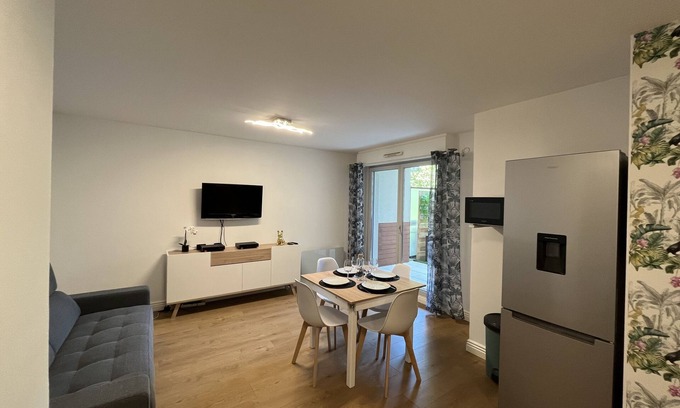 Carrieres-sous-Poissy Apartment | Deux Pièces Cosy