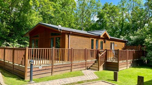 Liverton House | Devon Comfort Lodge with Hot Tub - Spa Resort in Devon