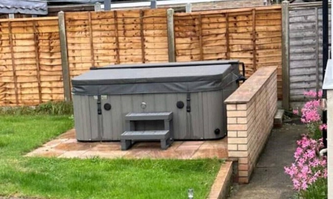 Worlingham Apartment | Devon Lodge