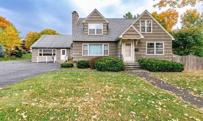 DeWitt Apartment | Dewitt 1st floor unit, close to Syracuse University, Hospitals, 2 bdrm
