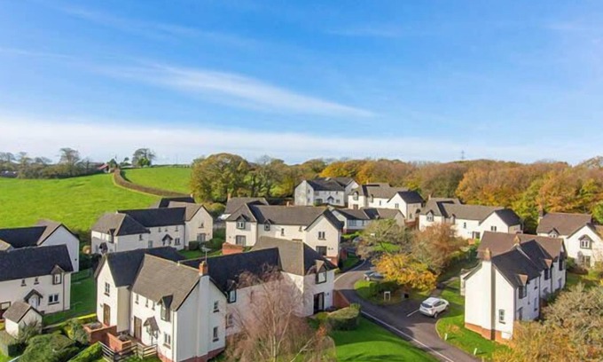 Black Torrington Villa | Diamond Resorts Woodford Bridge Country Club - Club Suite