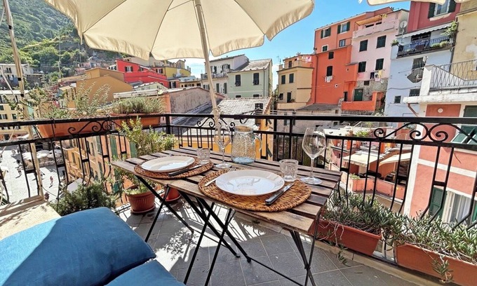 Vernazza Apartment | Diara, the color house with terrace