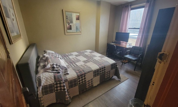 Dillon Hotel | Dillon Tap House Bannack room