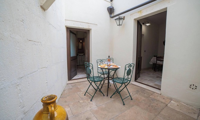 Martano House | Dimora San Giorgio Boutique Apt. Airco, Martano, Italy