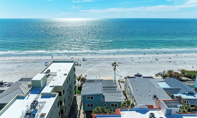 Independence Square House | DIRECT BEACHFRONT-6 Bedroom/5 Bathroom Property W/2 full living units-SLEEPS 16