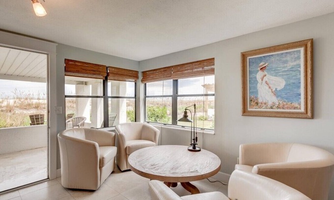 St. Augustine Beach House | 💲 DIRECT OCEANFRONT COTTAGE 💲 Best Section of Beach - Steps to Beach -Walk to Restaurants