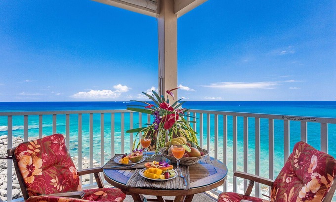 Kailua-Kona Condo | Direct oceanfront with A/C in all rooms