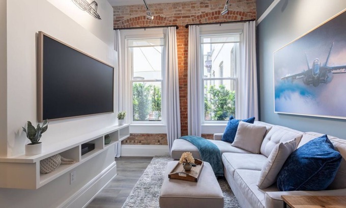 Downtown Condo | Direct Street Access Condo!
